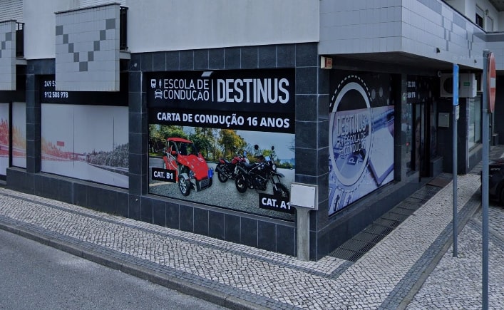 Escola de Condução Destinus - Instalações modernas em Fátima